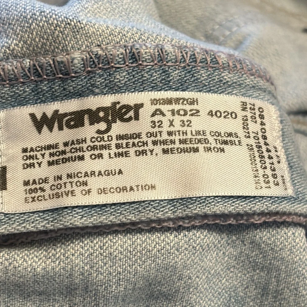 Wrangler light wash straight leg jeans size 32X32